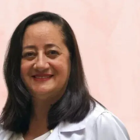 Judi Almeida, neuropsicopedagoga do ECAD, de jaleco